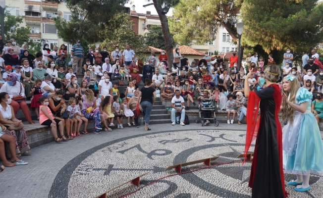 Izmit Cumhuriyet Parki Nda Cocuklarin Nesesi Yankilandi