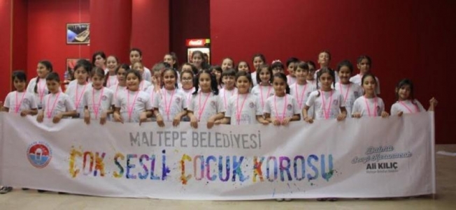 Maltepe Belediyesi çocuk korosuna başarı ödülü