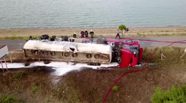 Devrilen metil alkol yüklü tanker alev aldı