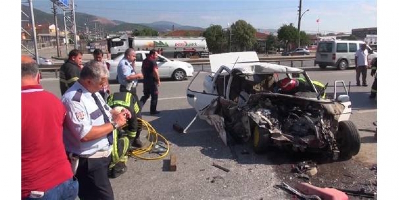 Kocaeli'de trafik kazası: 1 ölü, 2 yaralı