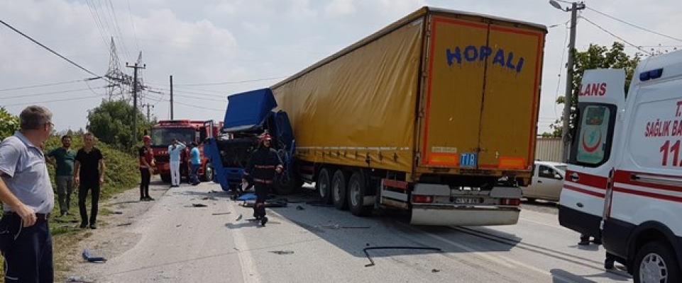 Sakarya'da trafik kazası: 1 ölü, 14 yaralı