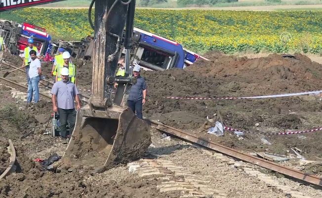 Tren Kazanın meydana geldiği alanda onarım çalışmaları başladı