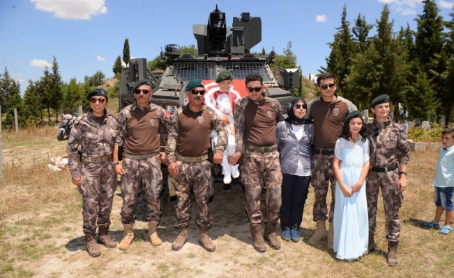 Zırhlı polis aracı şehit çocuğuna sünnet arabası oldu