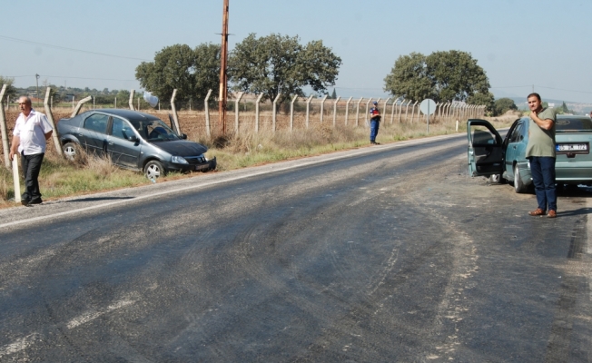 Çanakkale'de iki otomobil çarpıştı: 4 yaralı