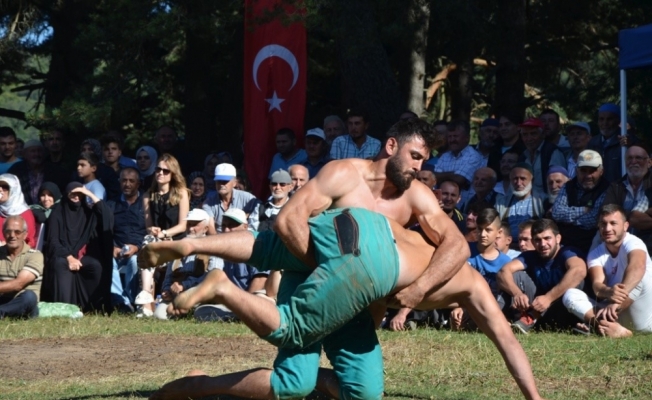 Karakucak Güreşleri 19 yıl aradan sonra yeniden yapıldı