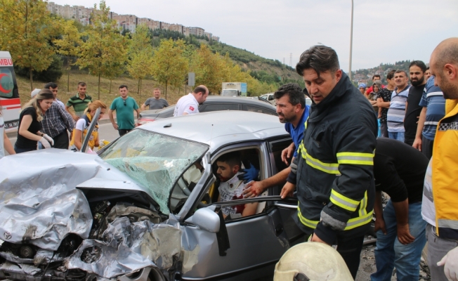 Kocaeli'de trafik kazası: 3 yaralı