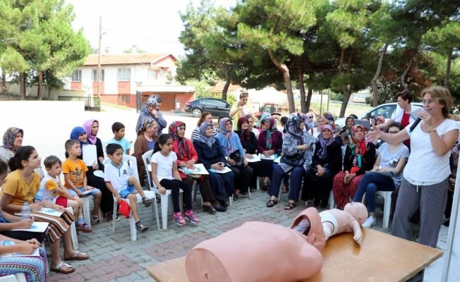 Merkeze uzakta yaşayan kadınlara ilk yardım eğitimi