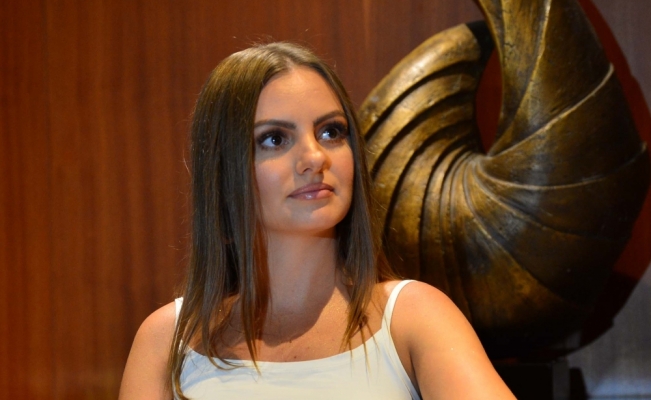 Romanyalı şarkıcı Alexandra Stan, Çanakkale'de konser verdi