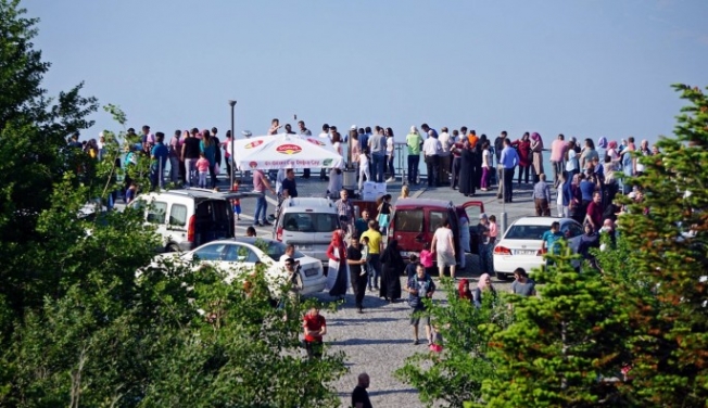 Uludağ Milli Parkı bayram tatilinde doldu taştı