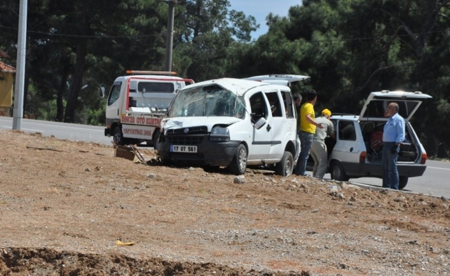 Çanakkale'de trafik kazası: 9 yaralı