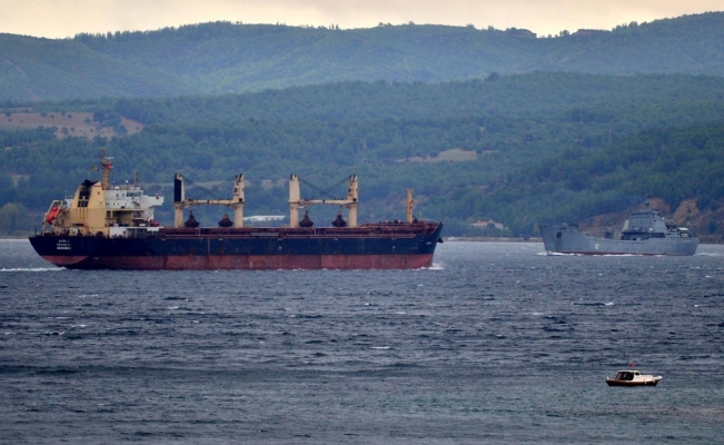 Rus askeri gemisi Çanakkale Boğazı'ndan geçti