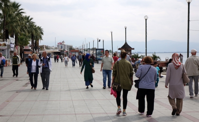 Tropik fırtına etkili olmayınca sahiller doldu taştı