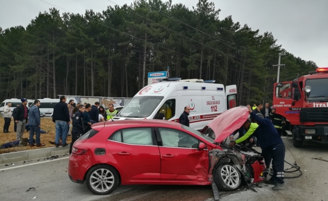 Bursa'da otomobille cip çarpıştı: 5 yaralı