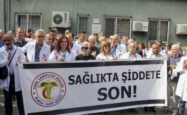 İstanbul'da doktora silahlı saldırıya meslektaşlarından tepki