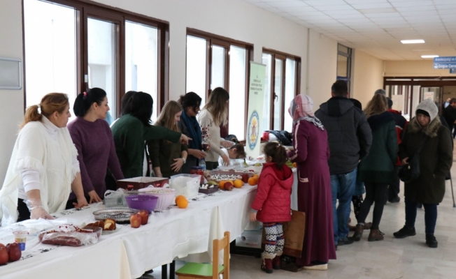 Çocuklarının eğitimine destek için kermes düzenlediler