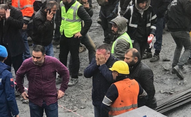 Otoyol çalışmasında beton blok düştü