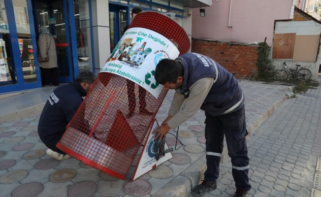 Kapaklı'da ambalaj atığı kumbaraları yerleştirildi