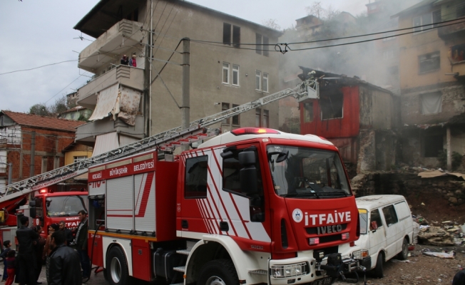 Kocaeli'de ev yangını