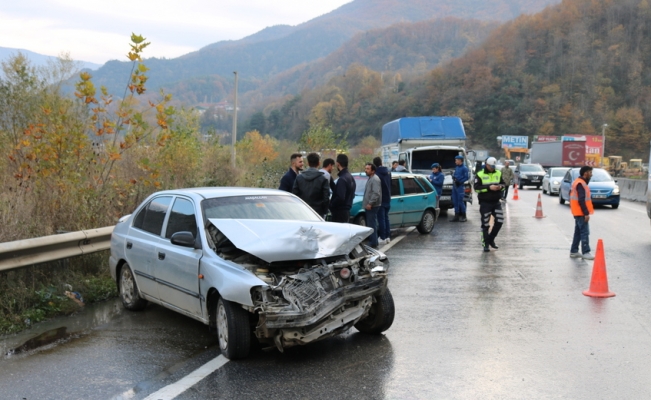 Sakarya'da zincirleme trafik kazası: 3 yaralı