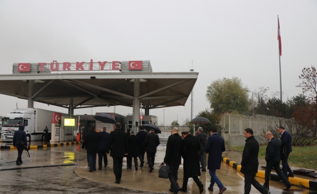 Tır kuyruklarının önlenmesine çözüm arayışları