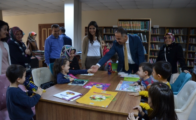 Altın günü yerine çocuklarıyla kitap günü yapıyorlar