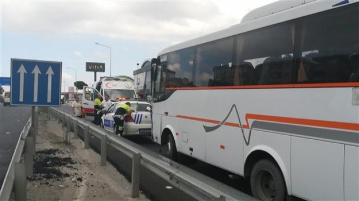 Kocaeli'de 2 yolcu midibüsü çarpıştı: 4 yaralı