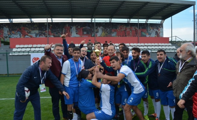 Özel ligin şampiyonu Kocaeli Nuh Çimento oldu