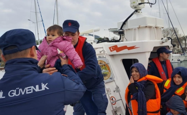 Sürüklenen bottaki 47 düzensiz göçmen kurtarıldı