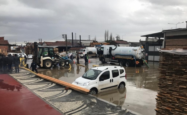 Balıkesir'de Çay Deresi taştı