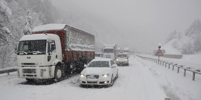 Bursa-Ankara kara yolu ulaşıma kapandı