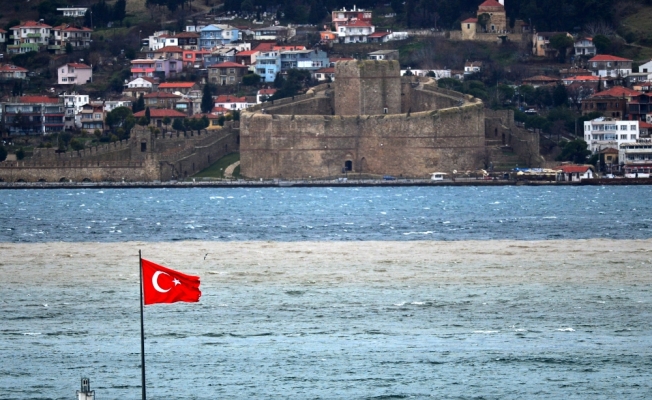 Çanakkale Boğazı'nın rengi değişti