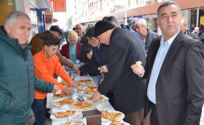 Karamürsel'de şehitler için ikram yapıldı