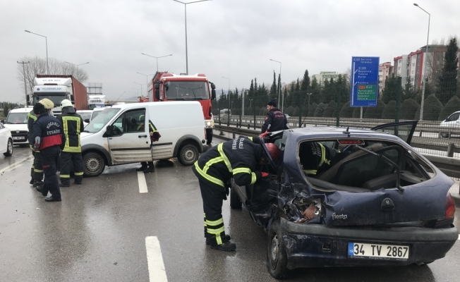 Kocaeli'de trafik kazası: 2 yaralı