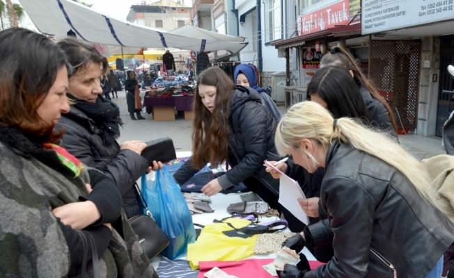 Liseli öğrenciler pazarda tezgah açtı