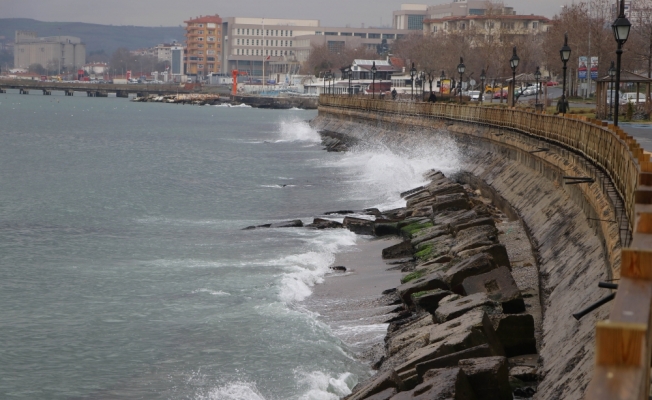 Marmara Denizi'nde ulaşıma poyraz engeli