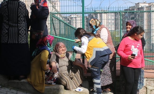 Anne ve bebeğini yangından itfaiye ekipleri kurtardı