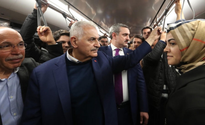 Binali Yıldırım, mitinge metroyla gitti