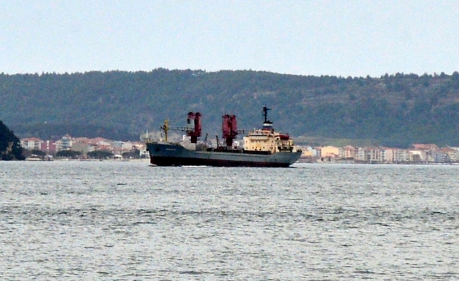 Rus askeri kargo gemisi Çanakkale Boğazı'ndan geçti