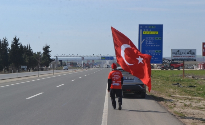 Şehitler için İstanbul'dan Çanakkale'ye yürüyor