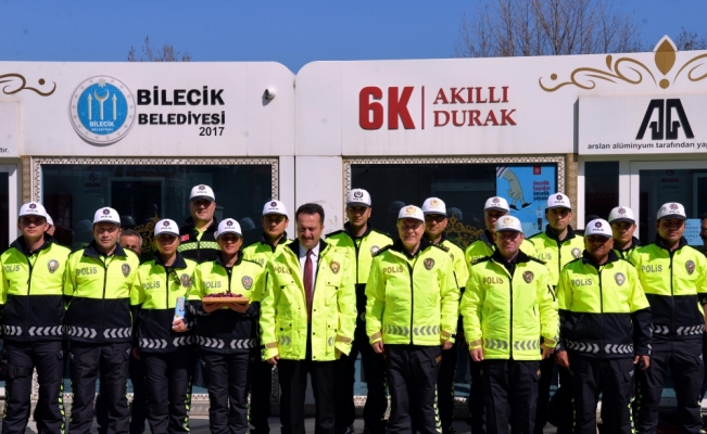 Trafik polislerinin yeni üniformaları tanıtıldı