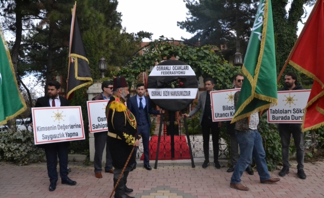 Bilecik Belediyesi hizmet binasındaki minyatür tabloların kaldırılması