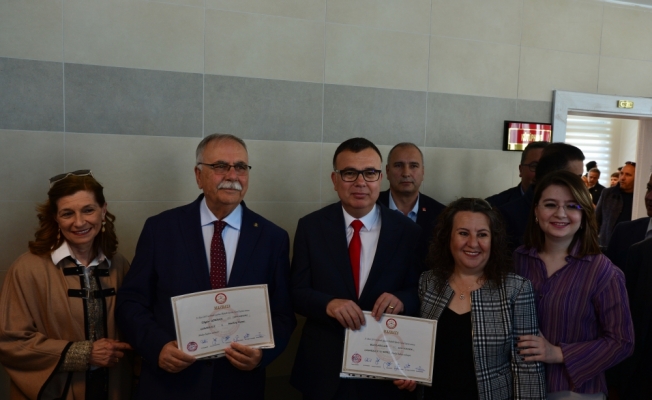 Çanakkale Belediye Başkanı Ülgür Gökhan, mazbatasını aldı