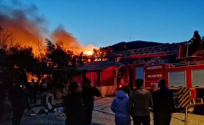 Çanakkale'de otel yangını