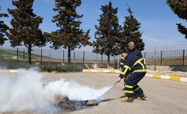 Gelibolu İtfaiyesi'nden polislere yangın tatbikatı eğitimi