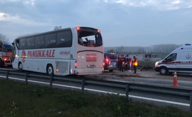 Yolcu otobüsü devrildi: 30 yaralı