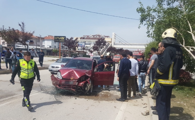 İnegöl'de trafik kazası: 2 yaralı