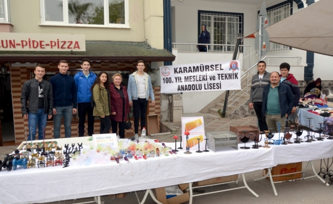 Lise öğrencileri yaptıkları ürünleri pazarda sattı