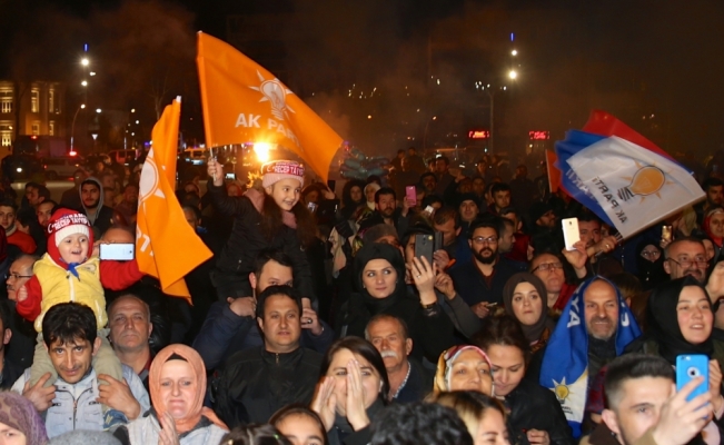 Sakarya'da seçim kutlaması