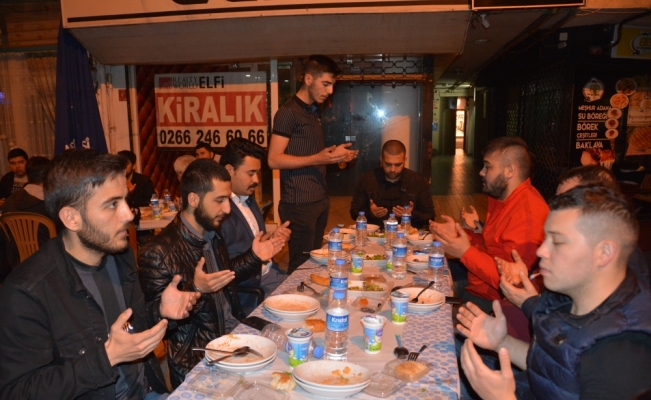 Balıkesir Ülkü Ocaklarının geleneksel sokak iftarları