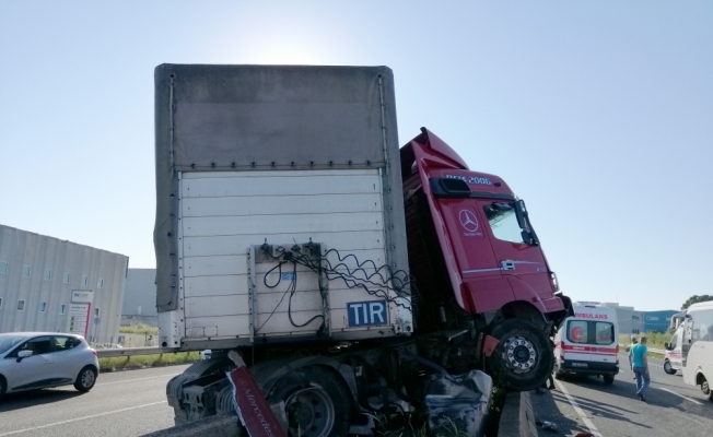 Tekirdağ'da tırla otomobil çarpıştı: 3 yaralı